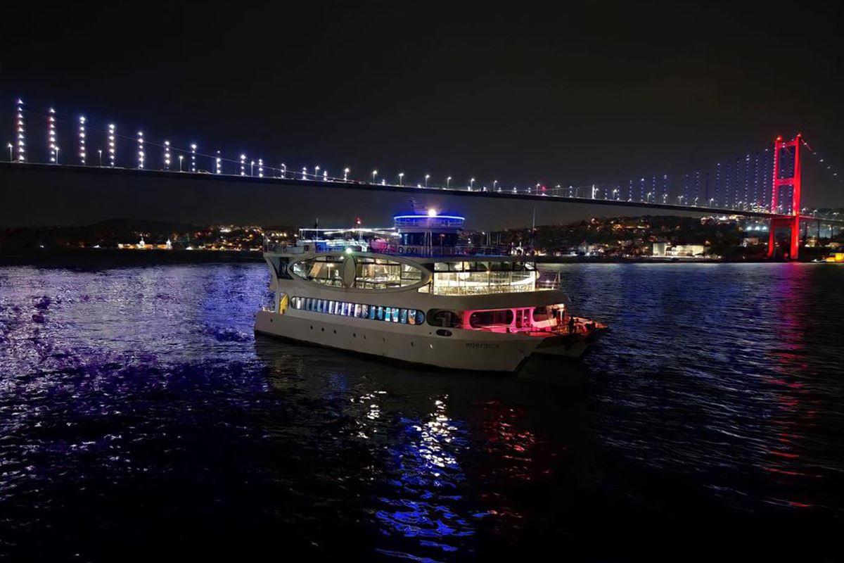 Bosphorus Dinner Cruise - (Unlimited Soft Drinks + Dinner + Turkish Shows ) Meeting Point)- Standard Backside Private Table 